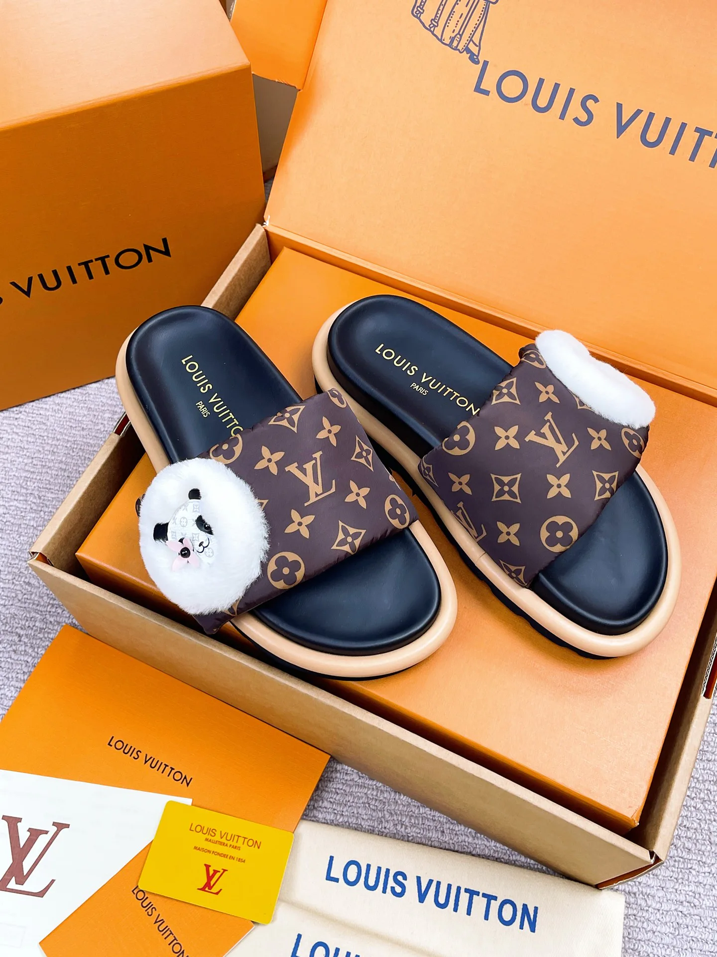 Women's Flip-Flops LOUIS VUITTON 18142868