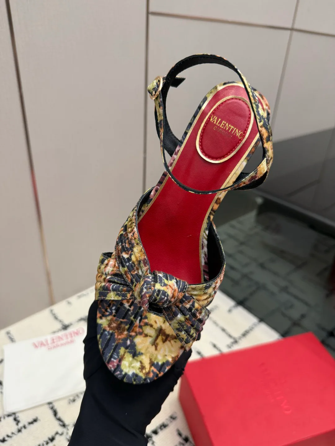 Women's Open-Toe Sandals VALENTINO 16863577