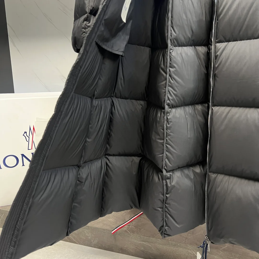 Women's Jackets And Down Jackets MONCLER 17922022