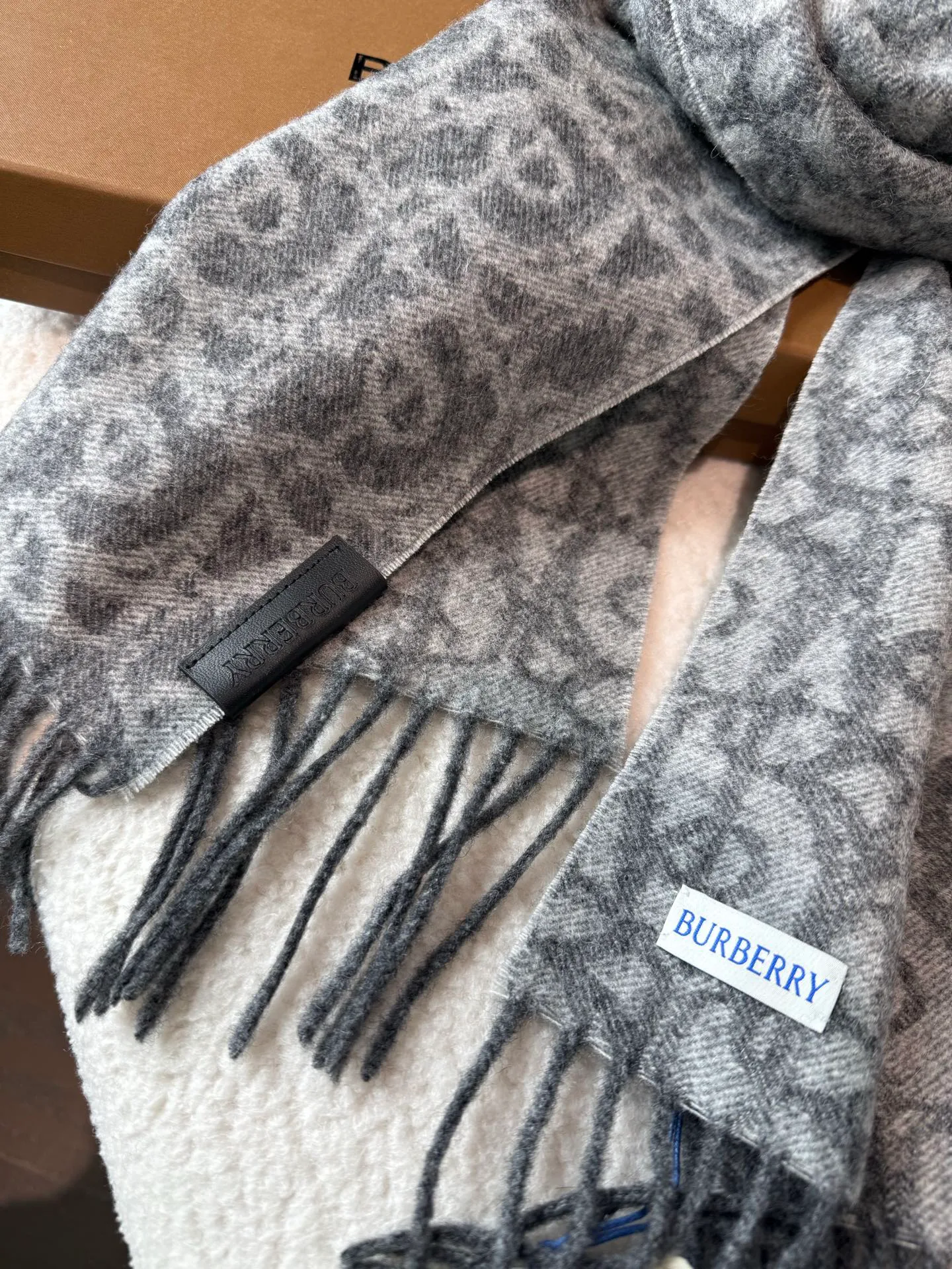 Scarves BURBERRY 18002704