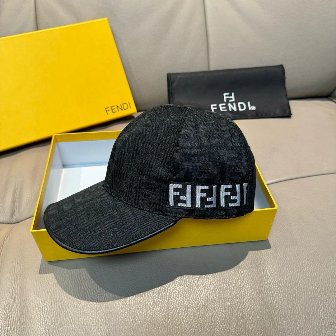 Hats FENDI 18105228