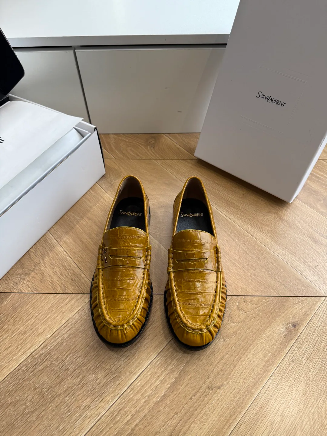 Women's Loafers And Moccasins SAINT LAURENT 17781557