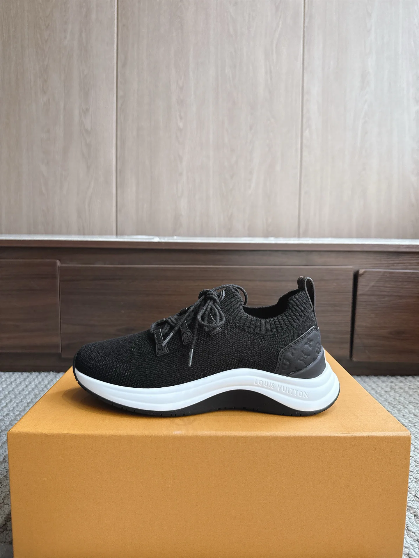 Women's Sneakers LOUIS VUITTON 18333243