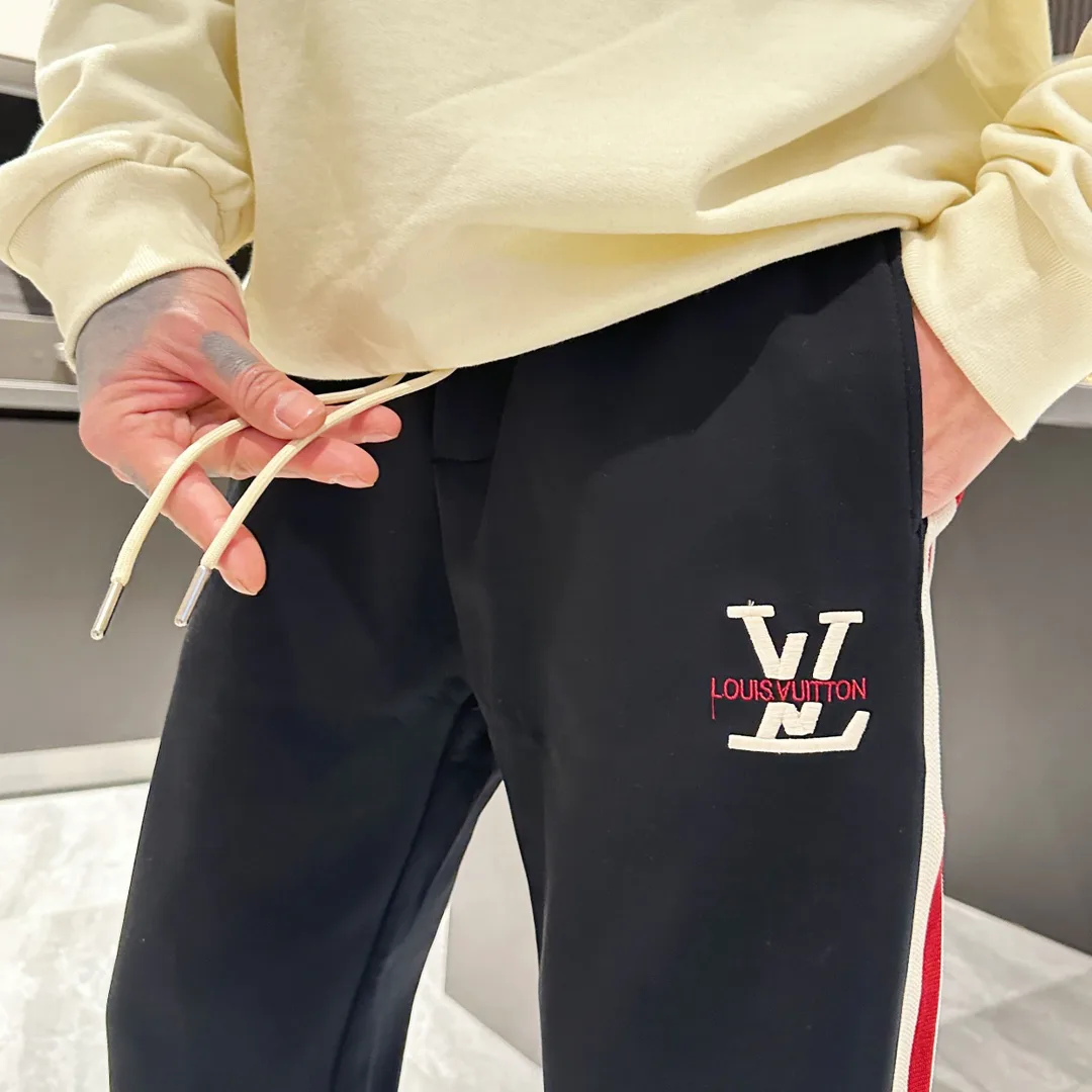 Men's Trousers LOUIS VUITTON 18499704