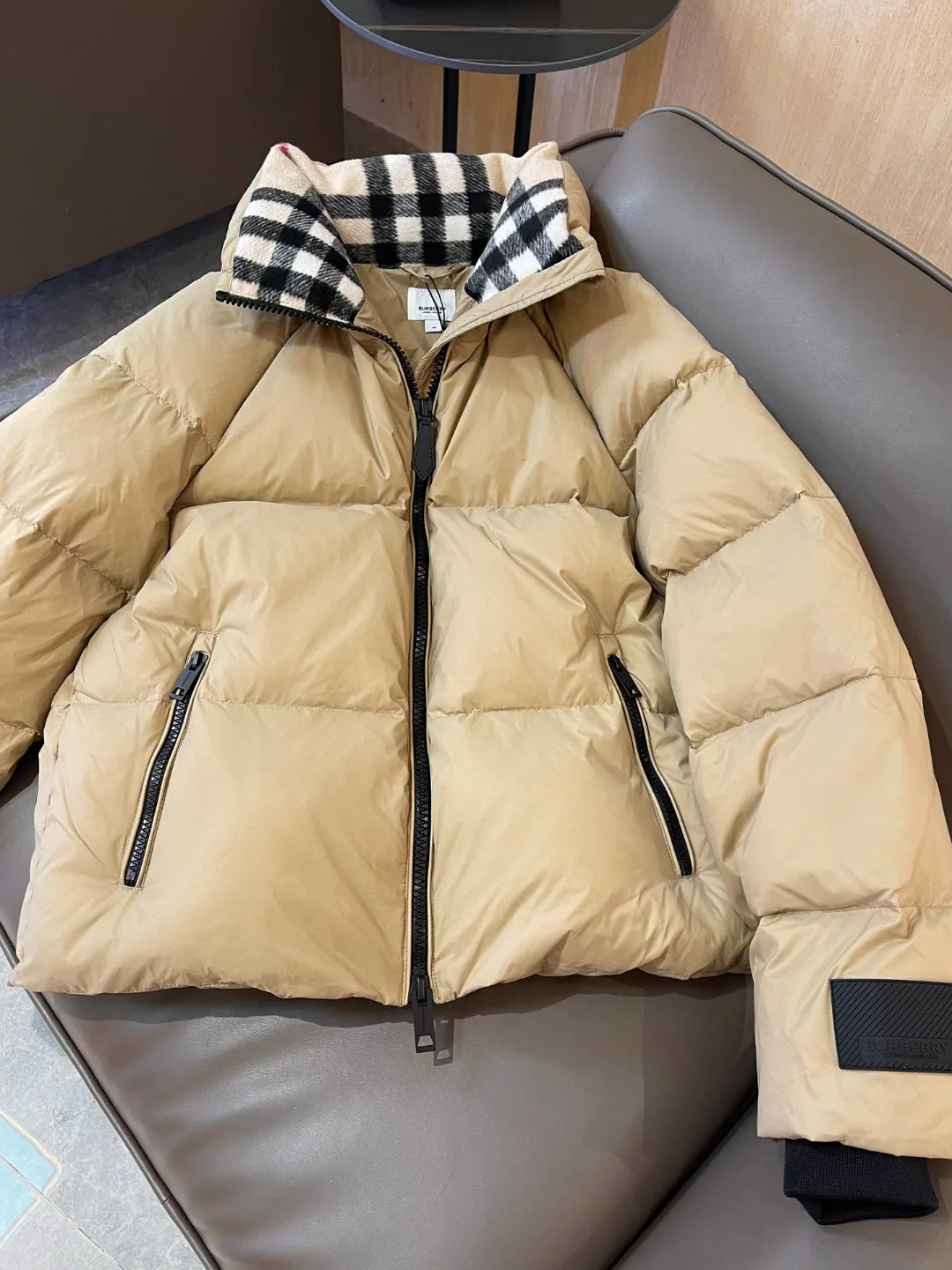Women's Jackets And Down Jackets BURBERRY 17819234