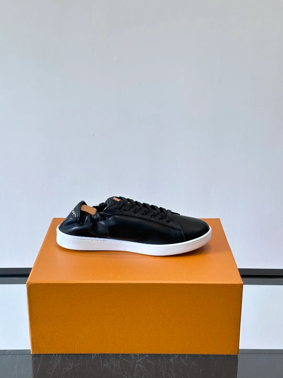 Men's Sneakers LOUIS VUITTON 18263692