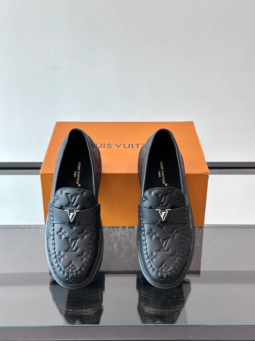Men's Loafers And Dress Shoes LOUIS VUITTON 18400590