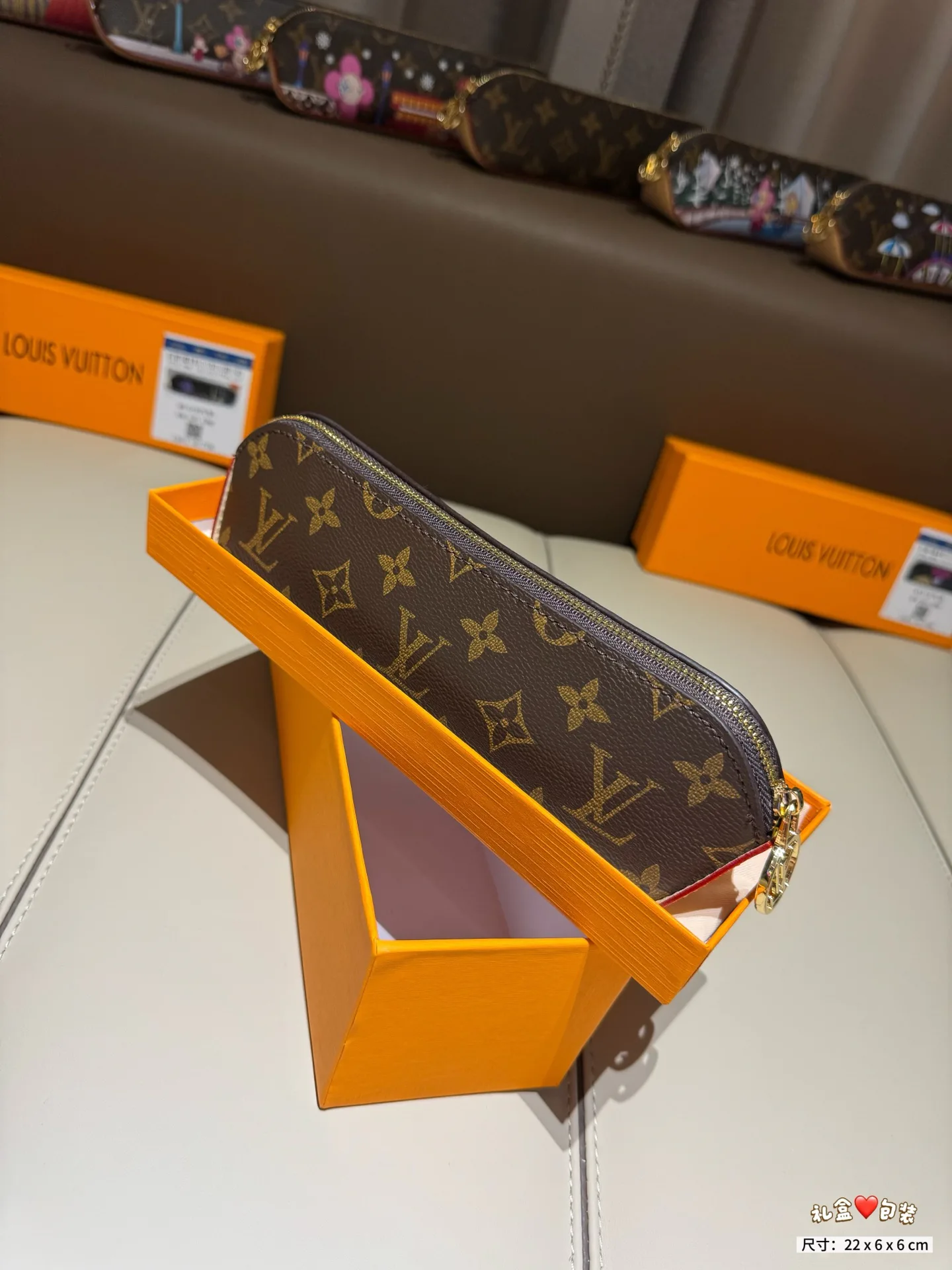 Women's Clutches LOUIS VUITTON 17907253
