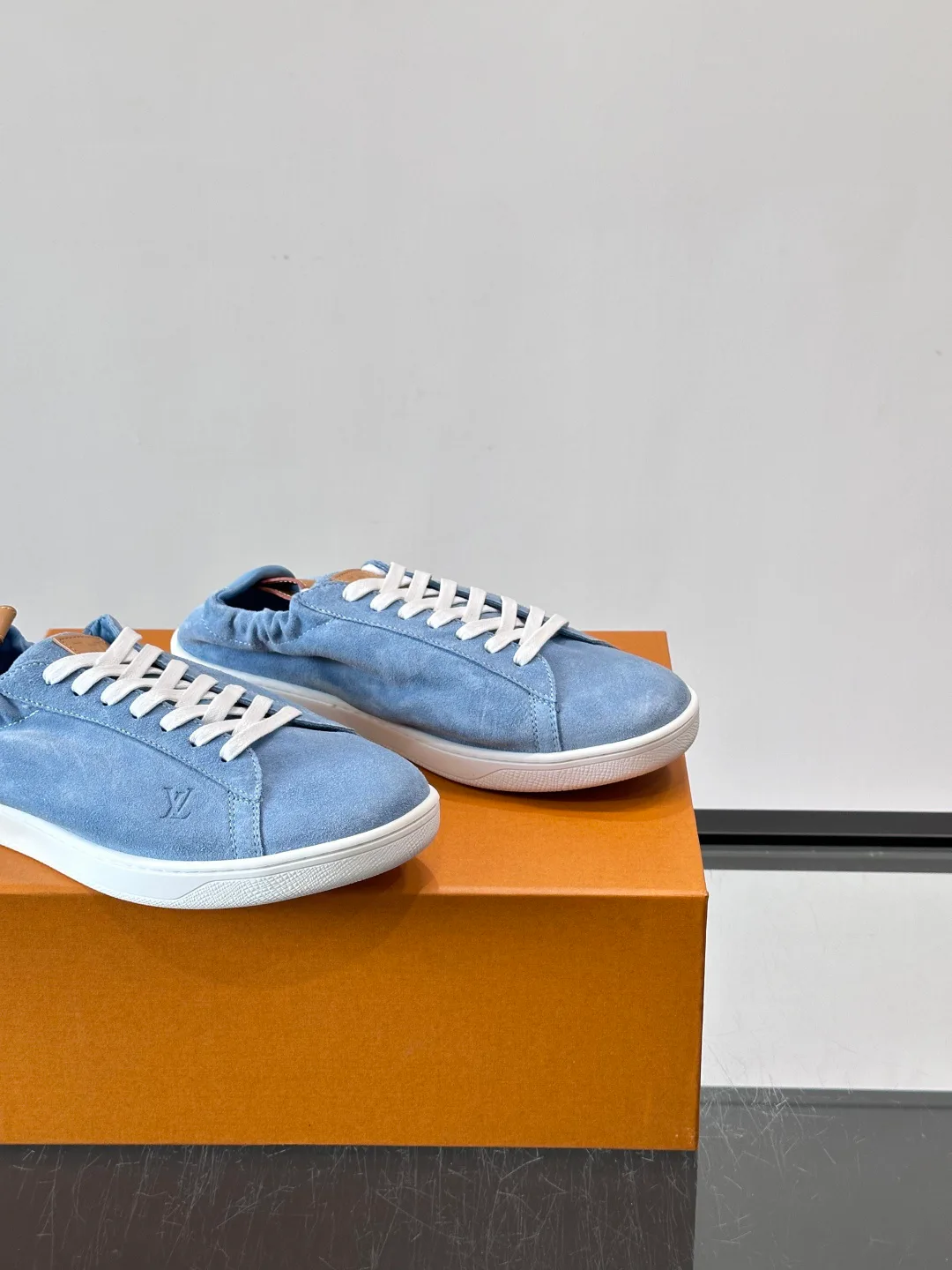 Men's Sneakers LOUIS VUITTON 18263699