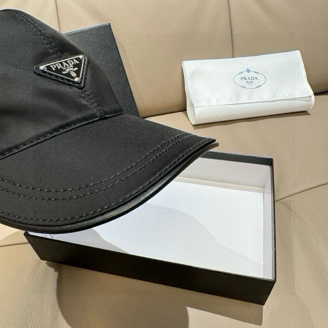Hats PRADA 17224557