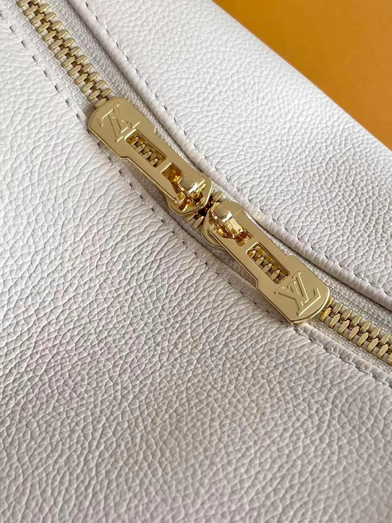Women's Classic Handbags LOUIS VUITTON 17813547