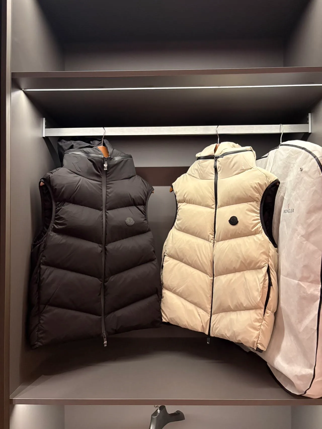 Men's Vests MONCLER 18111046