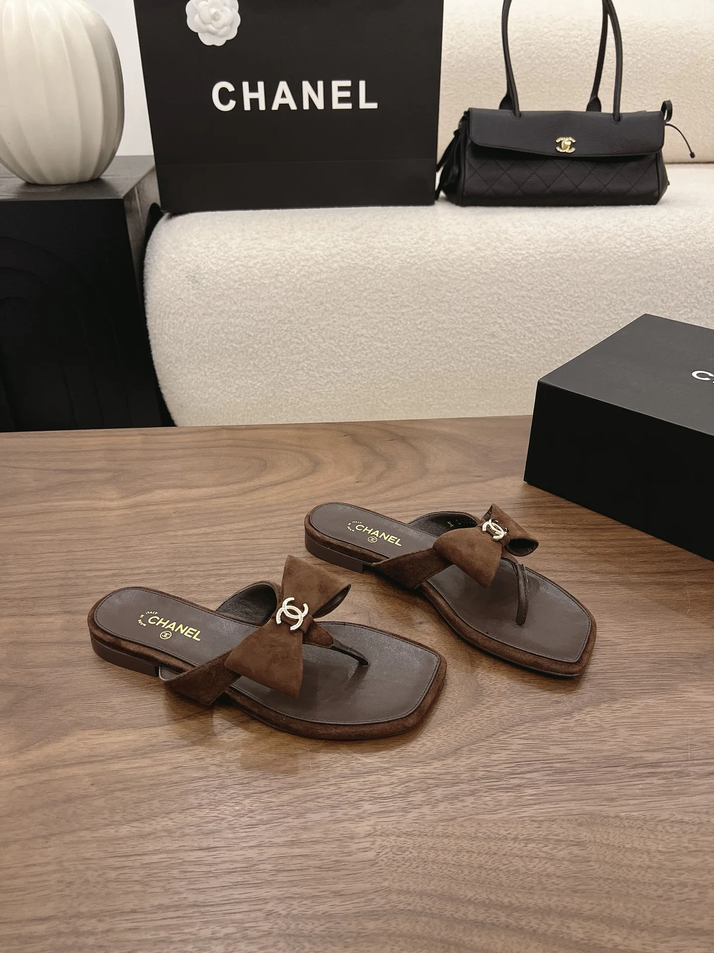 Women's Flip-Flops CHANEL 16902357