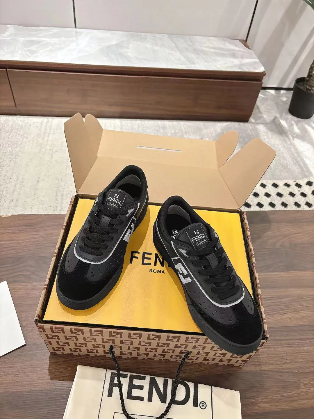 Women's Sneakers FENDI 18219518