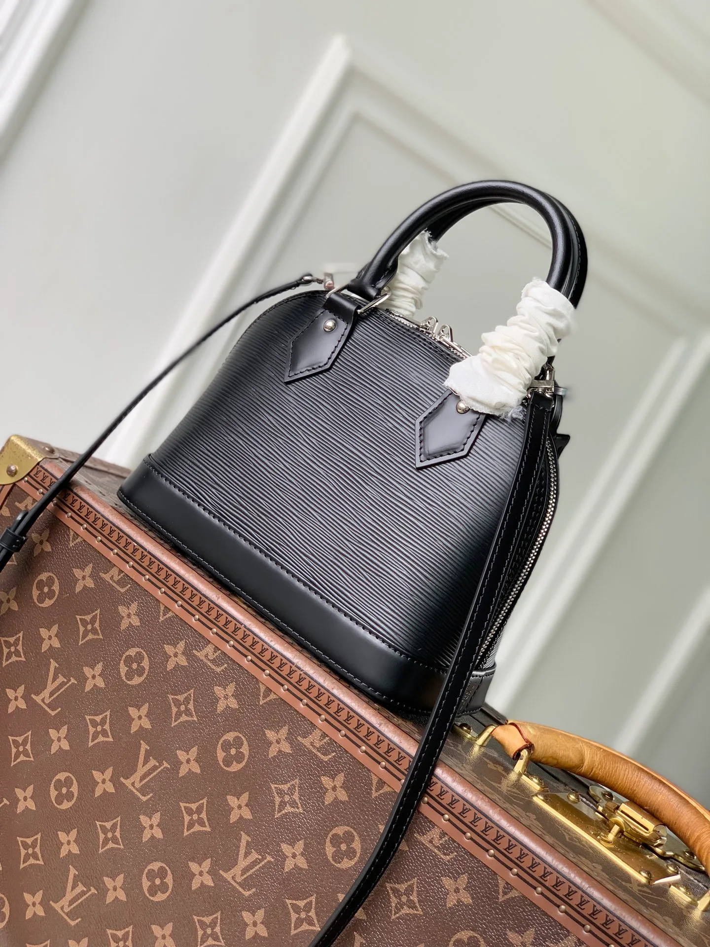 Women's Classic Handbags LOUIS VUITTON 18147537