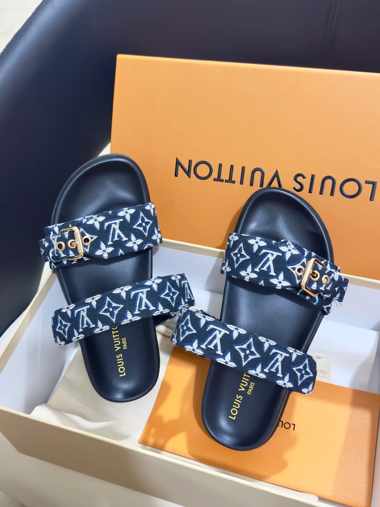 Women's Flip-Flops LOUIS VUITTON 18073420