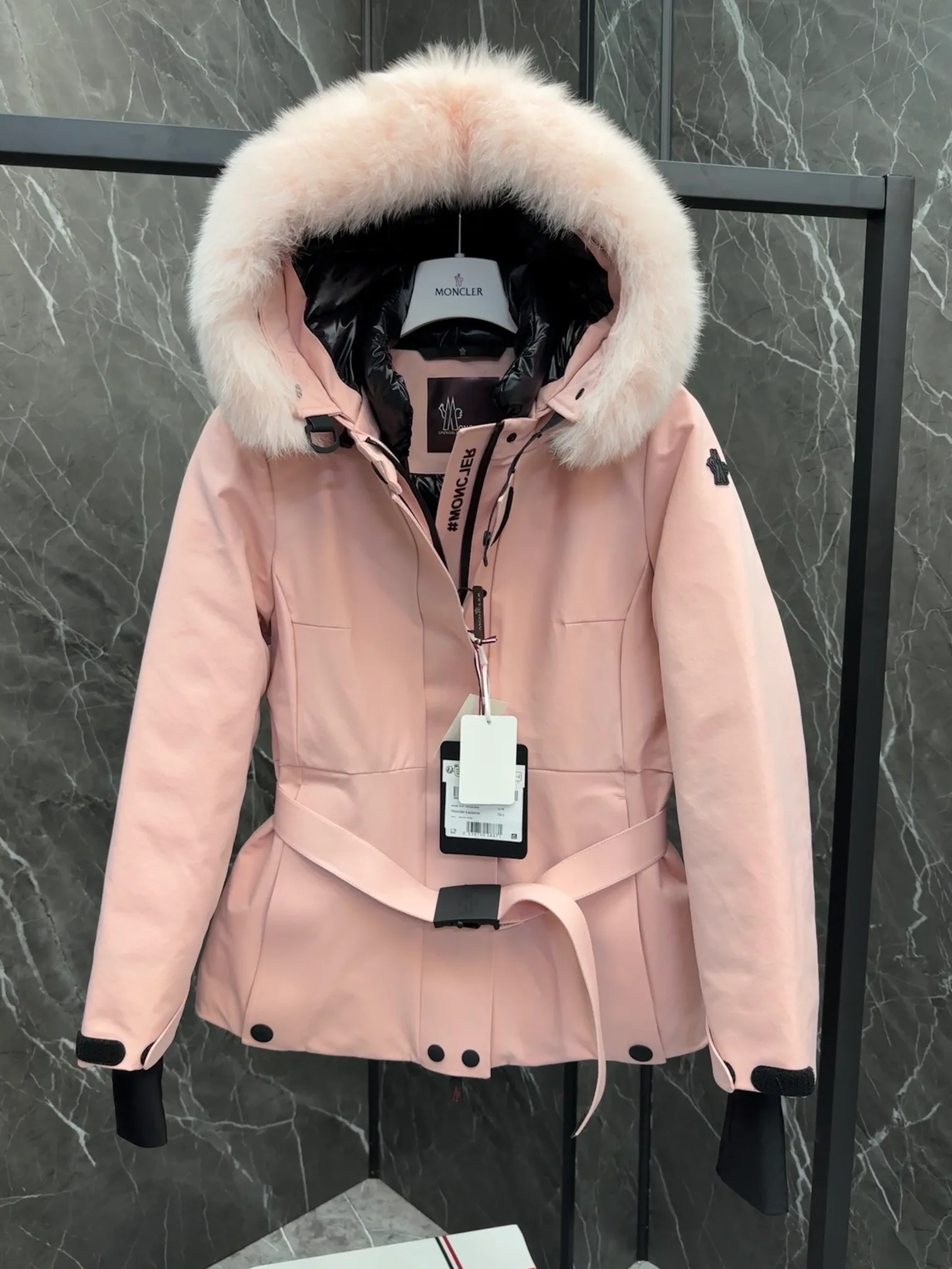 Women's Jackets And Down Jackets MONCLER 18133803