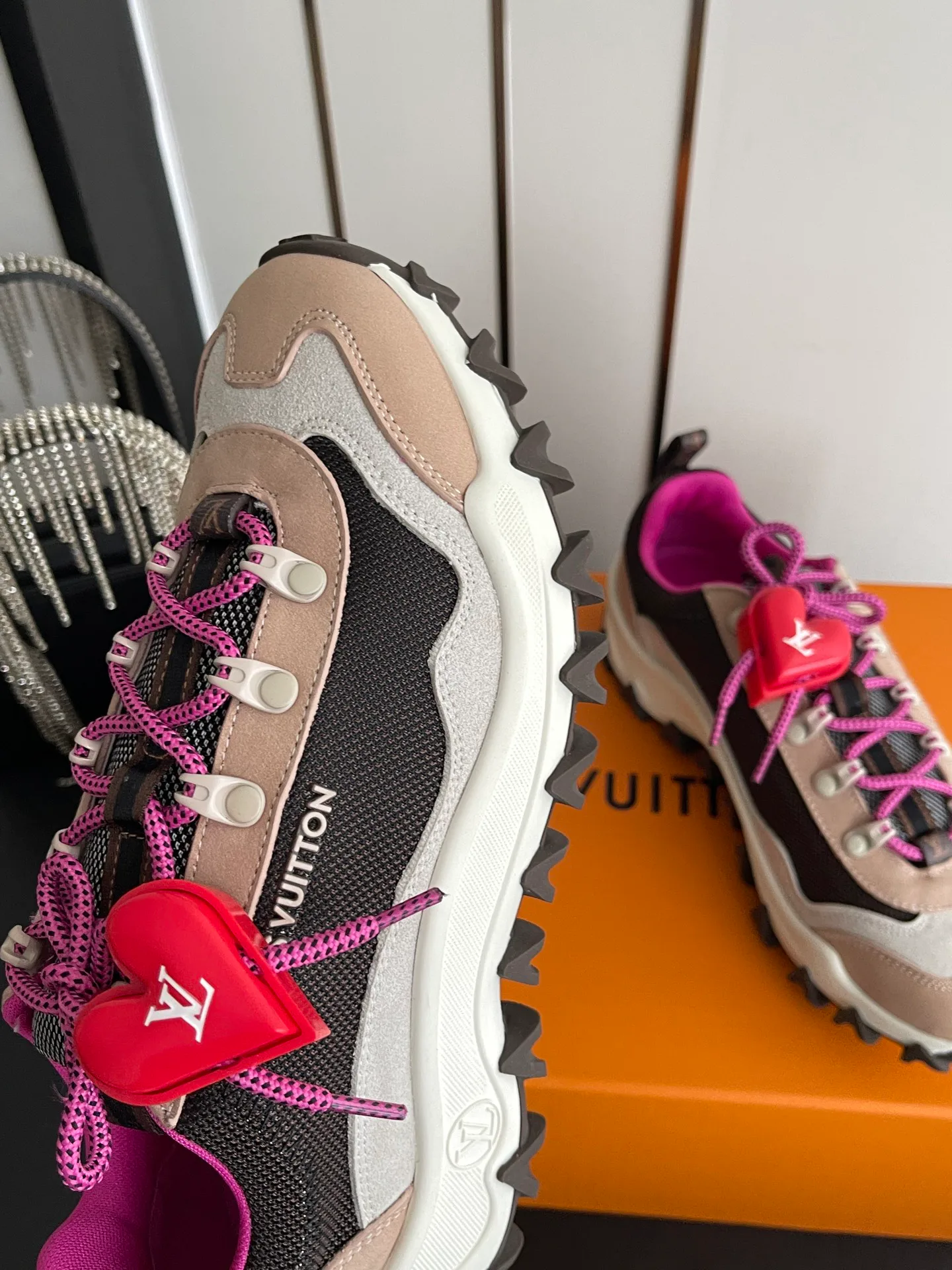 Women's Sneakers LOUIS VUITTON 17554379