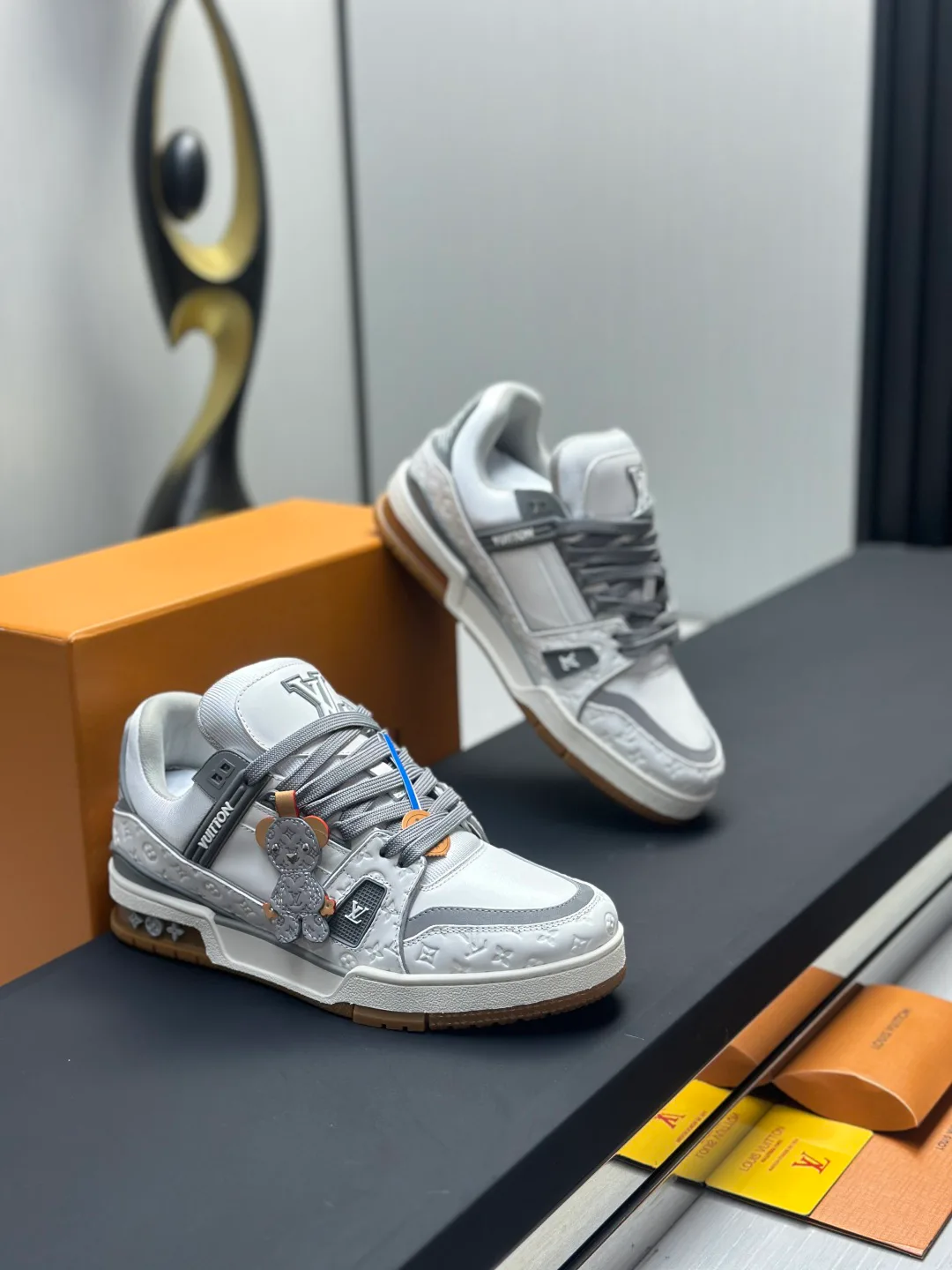 Women's Sneakers LOUIS VUITTON 18011578