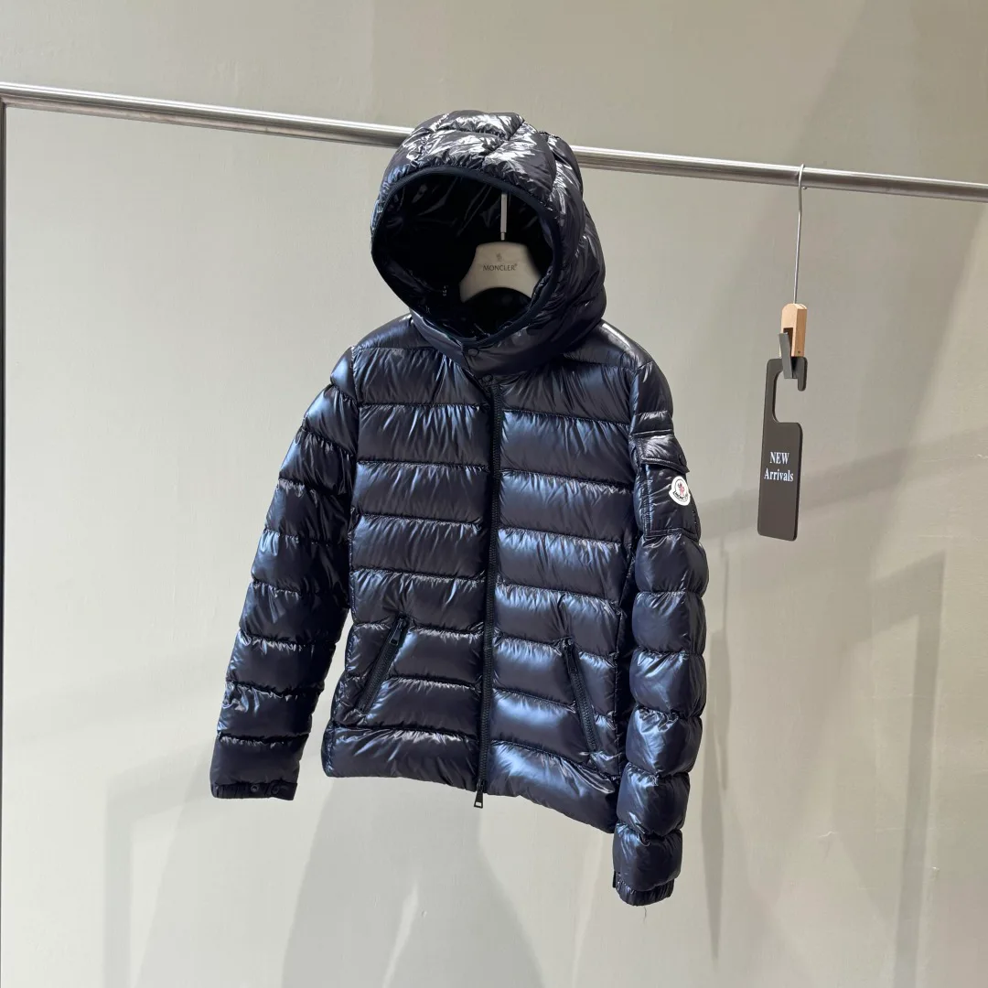Women's Jackets And Down Jackets MONCLER 18111577