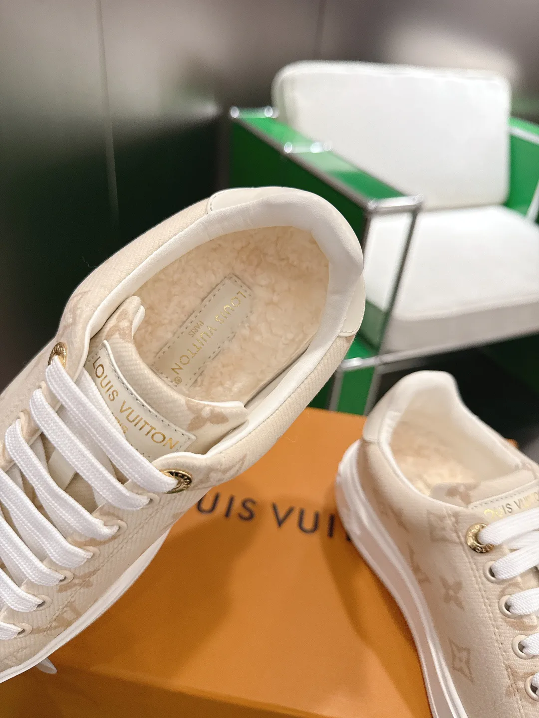 Кроссовки Женские Louis Vuitton 18677725