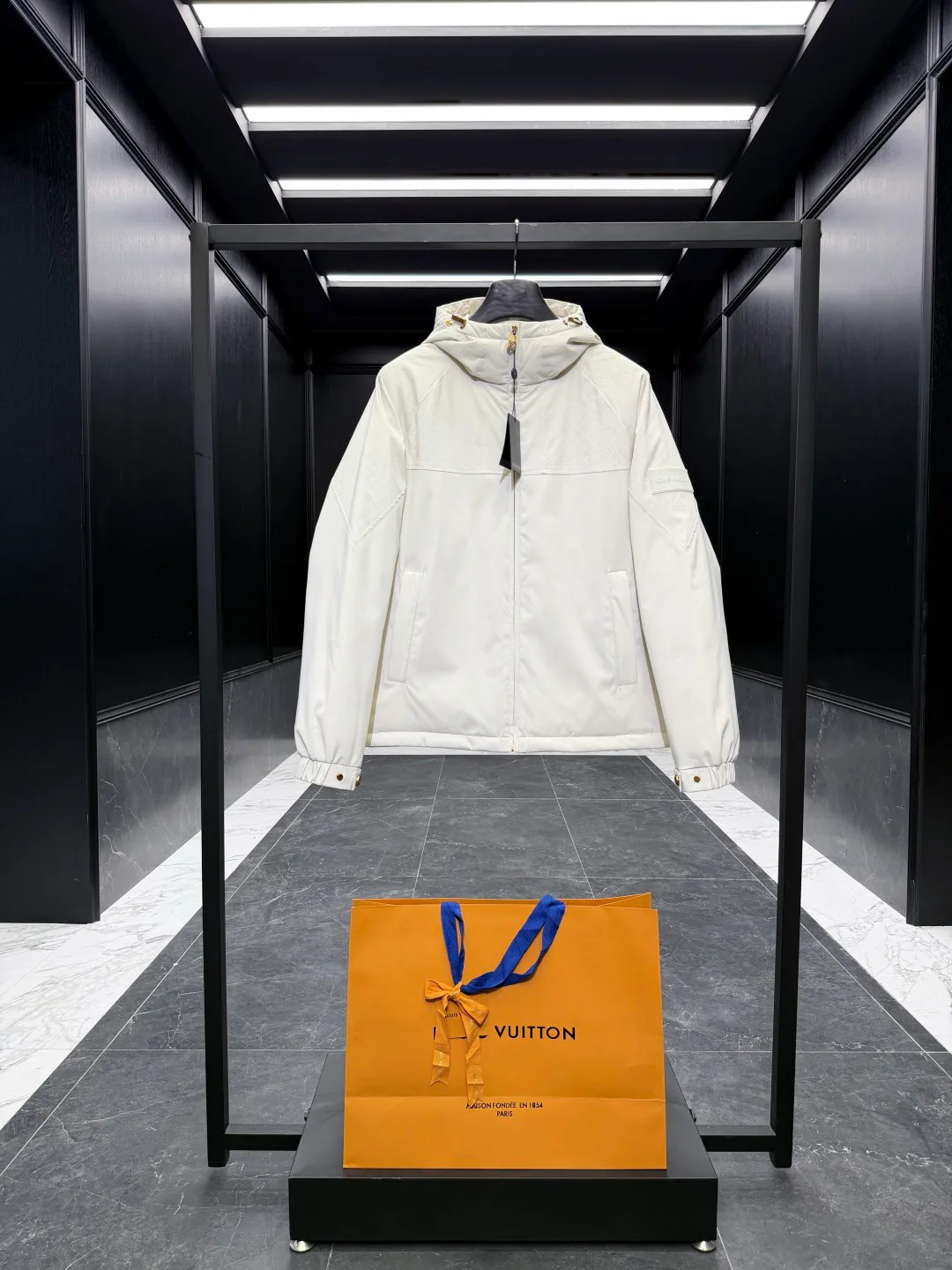 Men's Jackets And Down Jackets LOUIS VUITTON 18007719