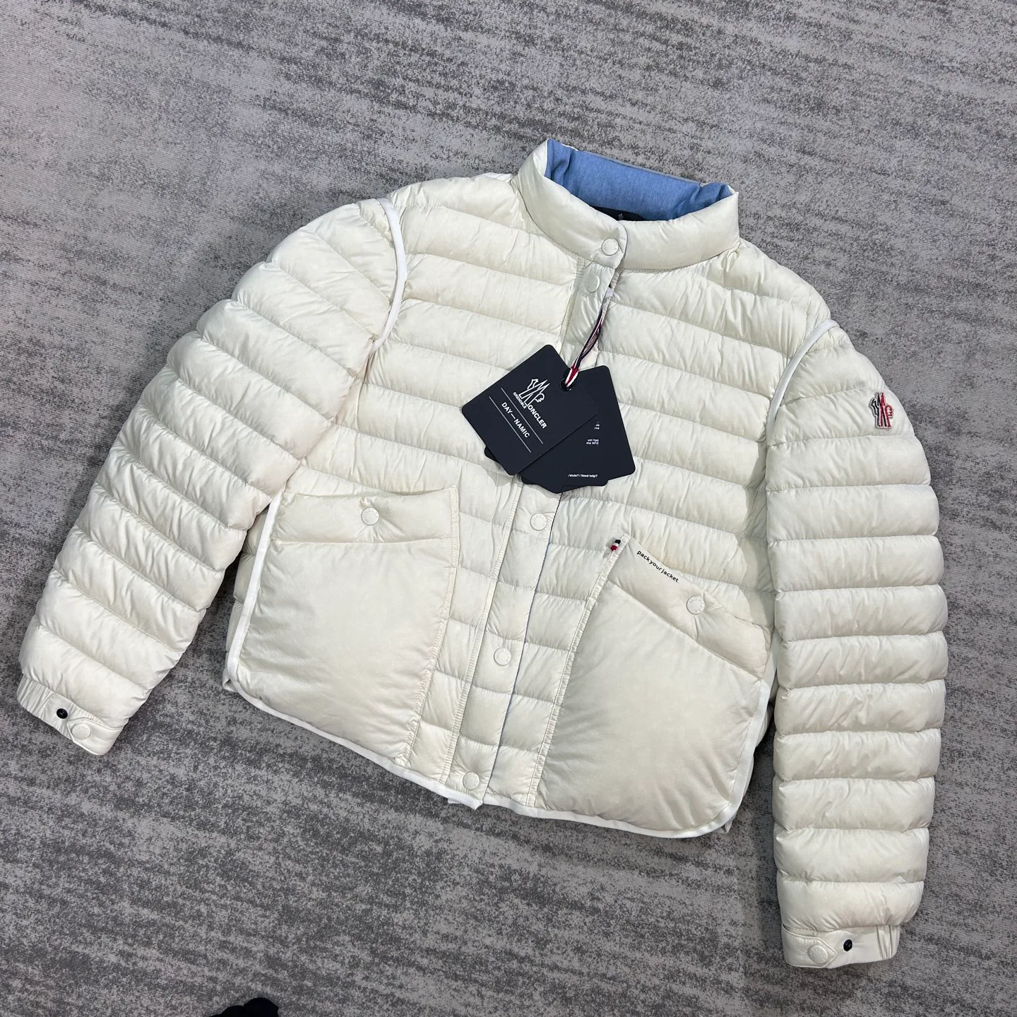 Women's Jackets And Down Jackets MONCLER 18255172