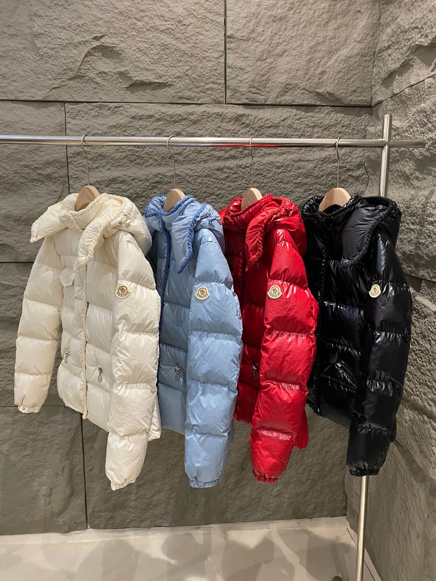 Women's Jackets And Down Jackets MONCLER 18326244