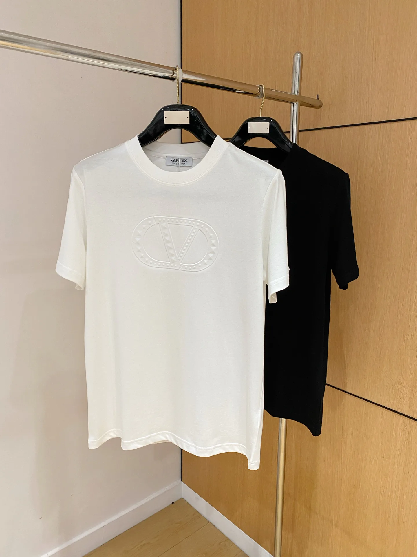 Men's T-Shirts VALENTINO 17803786