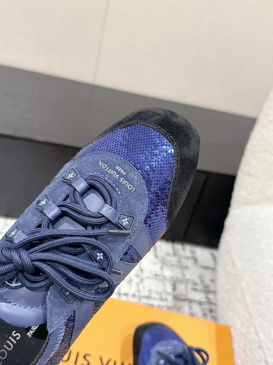 Women's Sneakers LOUIS VUITTON 18409734