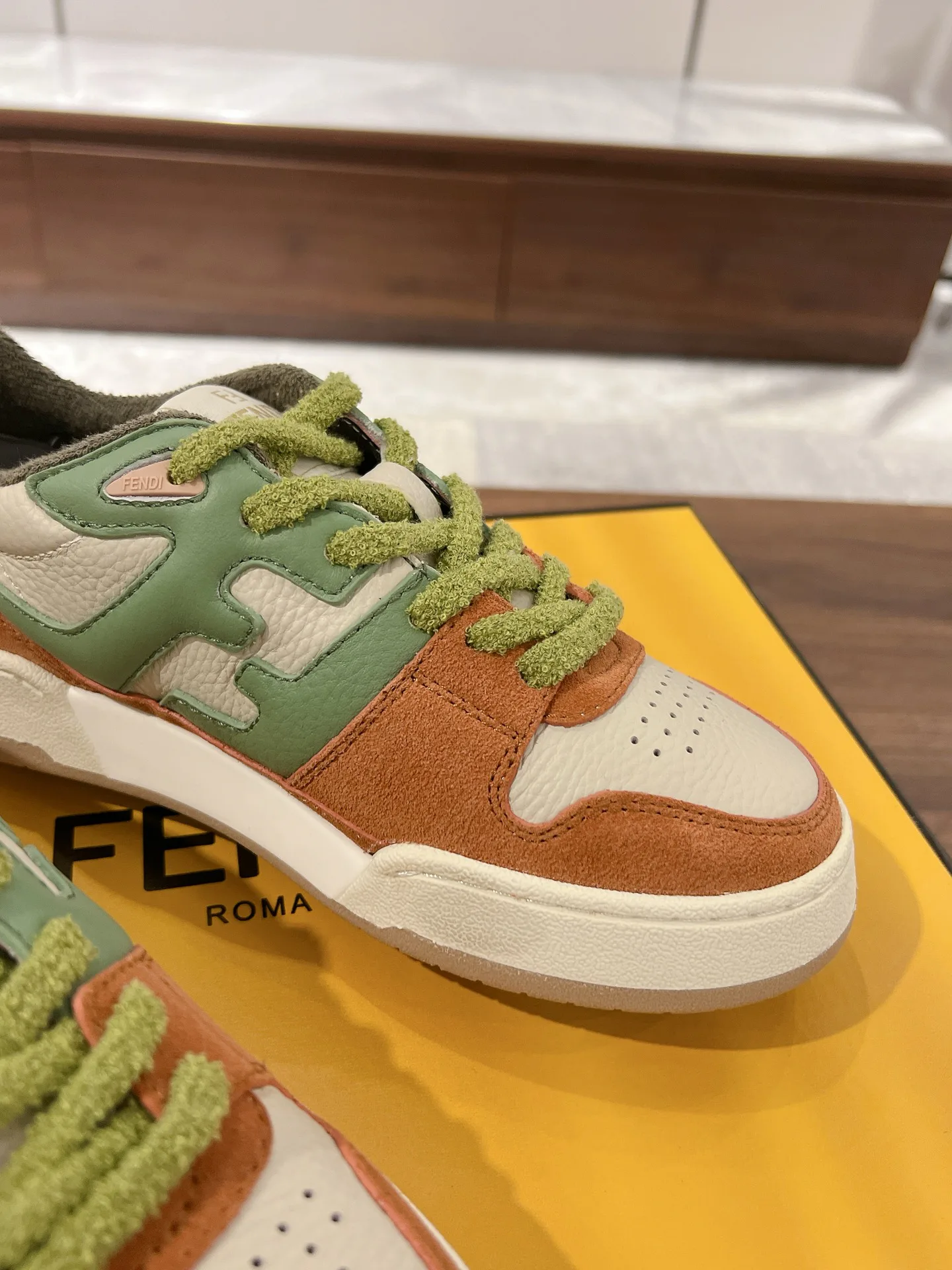 Women's Sneakers FENDI 18219601