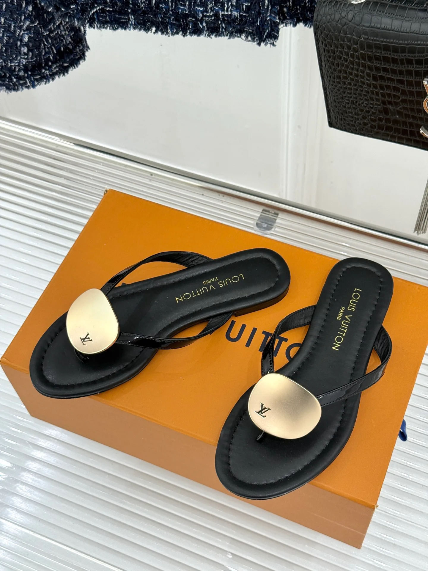Women's Flip-Flops LOUIS VUITTON 17596991