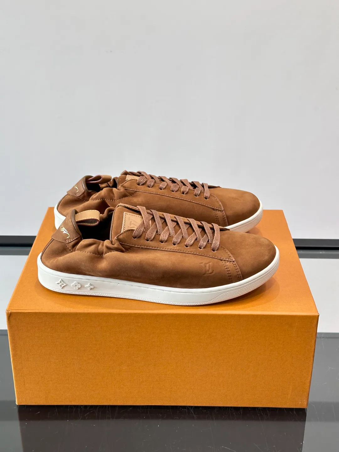 Men's Sneakers LOUIS VUITTON 18263698