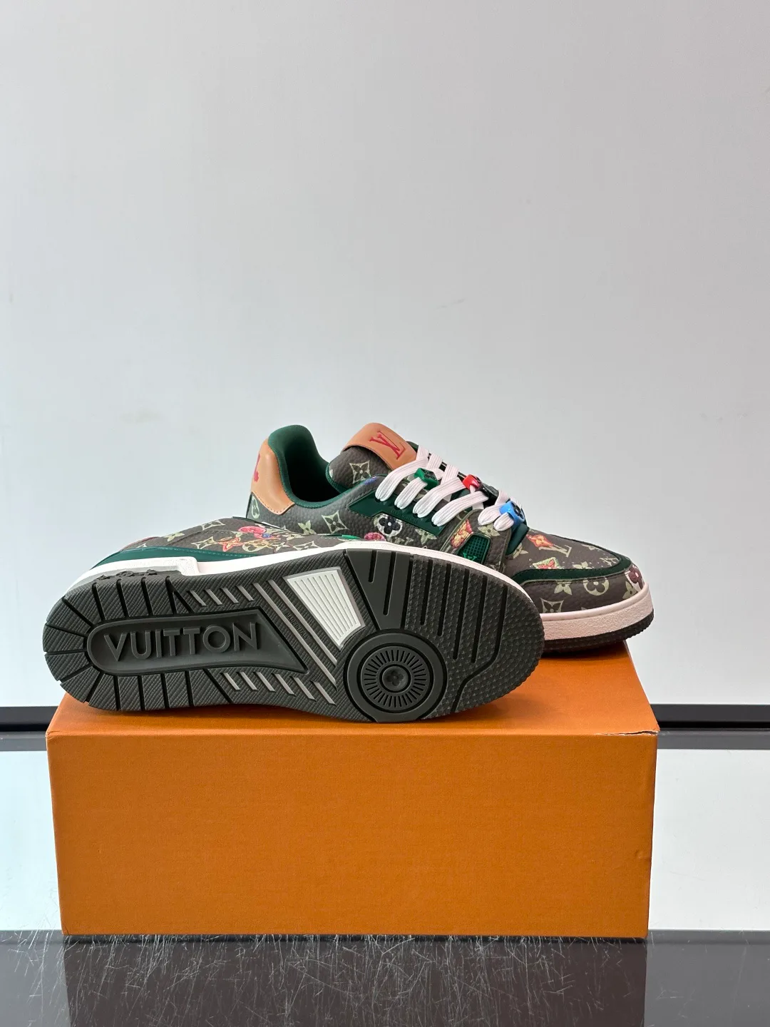 Men's Sneakers LOUIS VUITTON 18400625