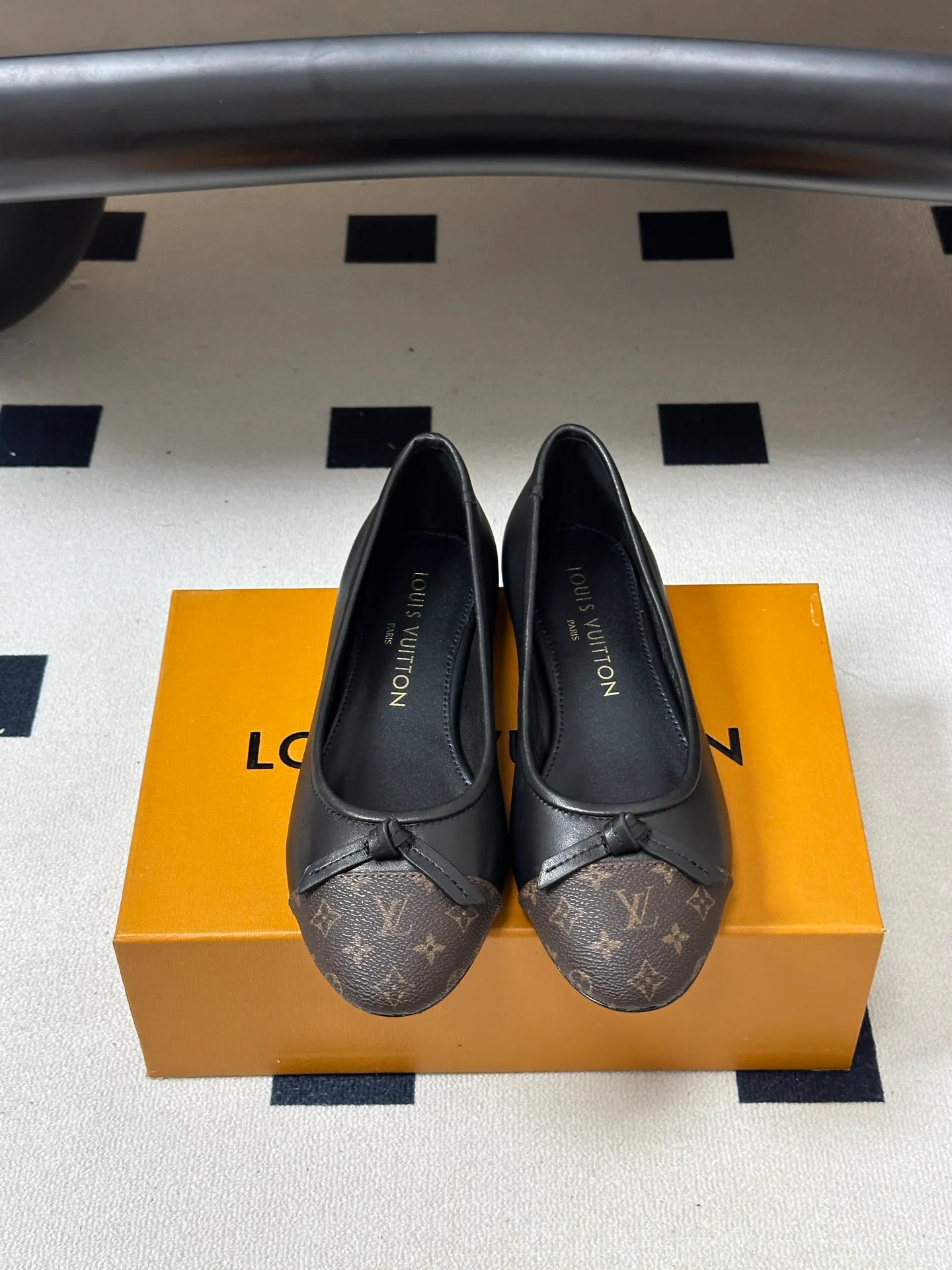 Women's Ballet Flats LOUIS VUITTON 18049403