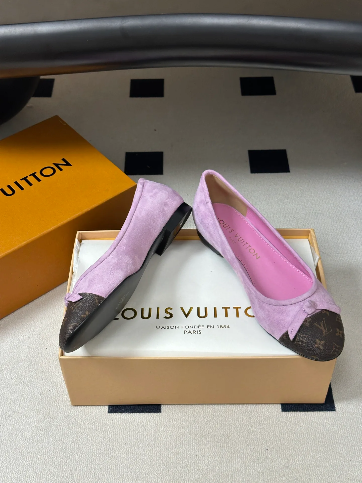 Women's Ballet Flats LOUIS VUITTON 18049408