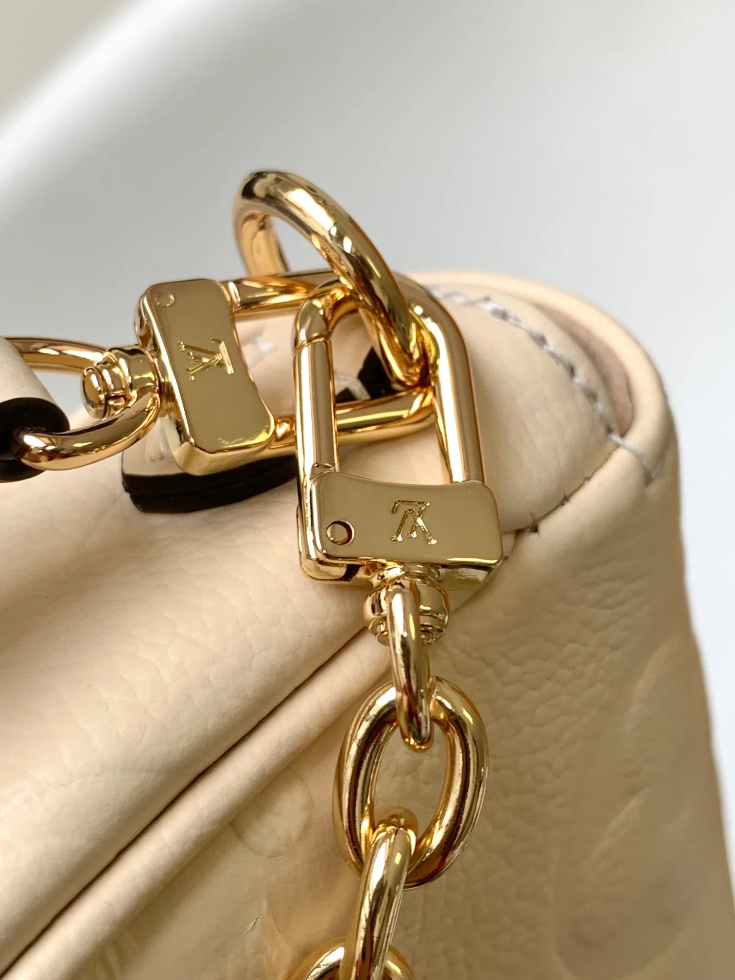 Women's Classic Handbags LOUIS VUITTON 17949184
