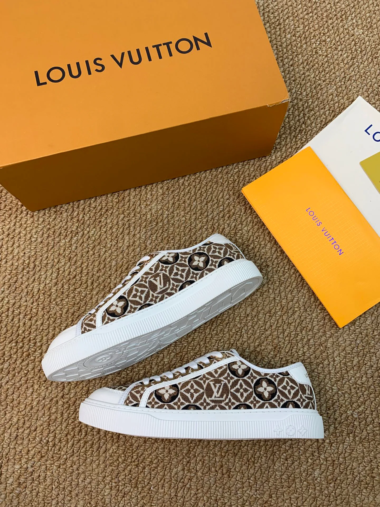 Women's Sneakers LOUIS VUITTON 17545200