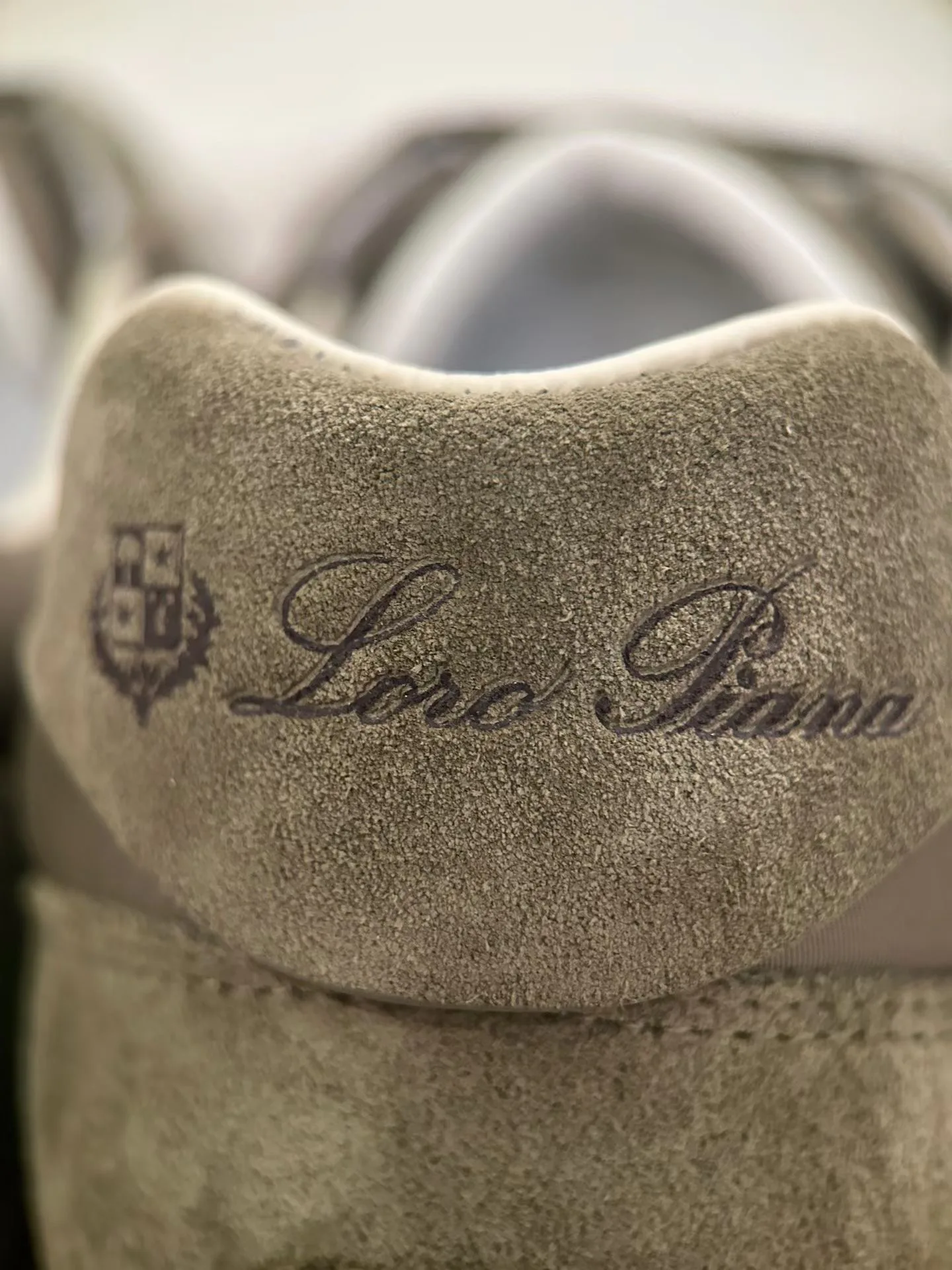 Women's Sneakers LORO PIANA 18267404