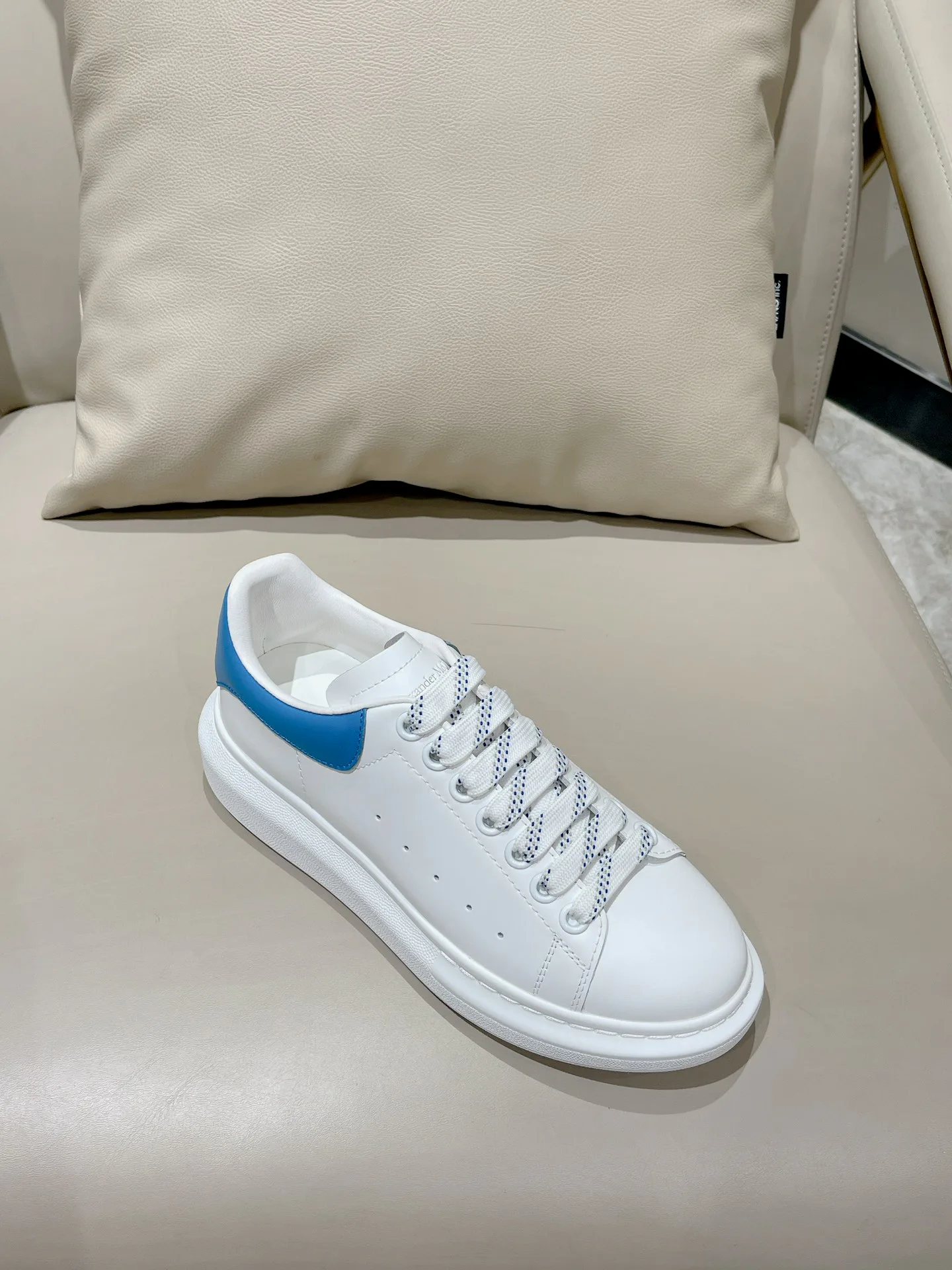 Women's Sneakers ALEXANDER MCQUEEN 18373667