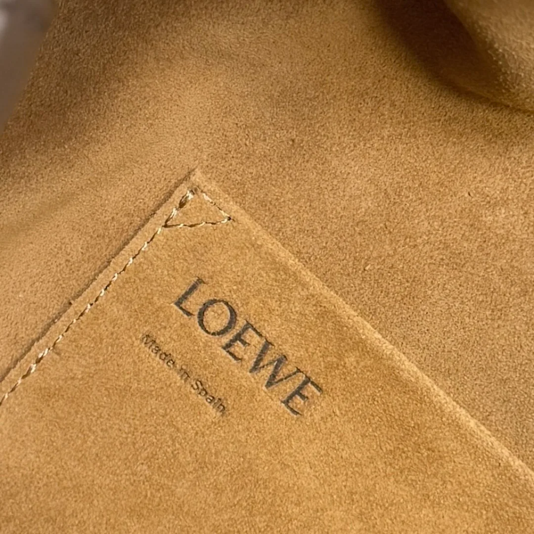 Women's Classic Handbags LOEWE 18030339