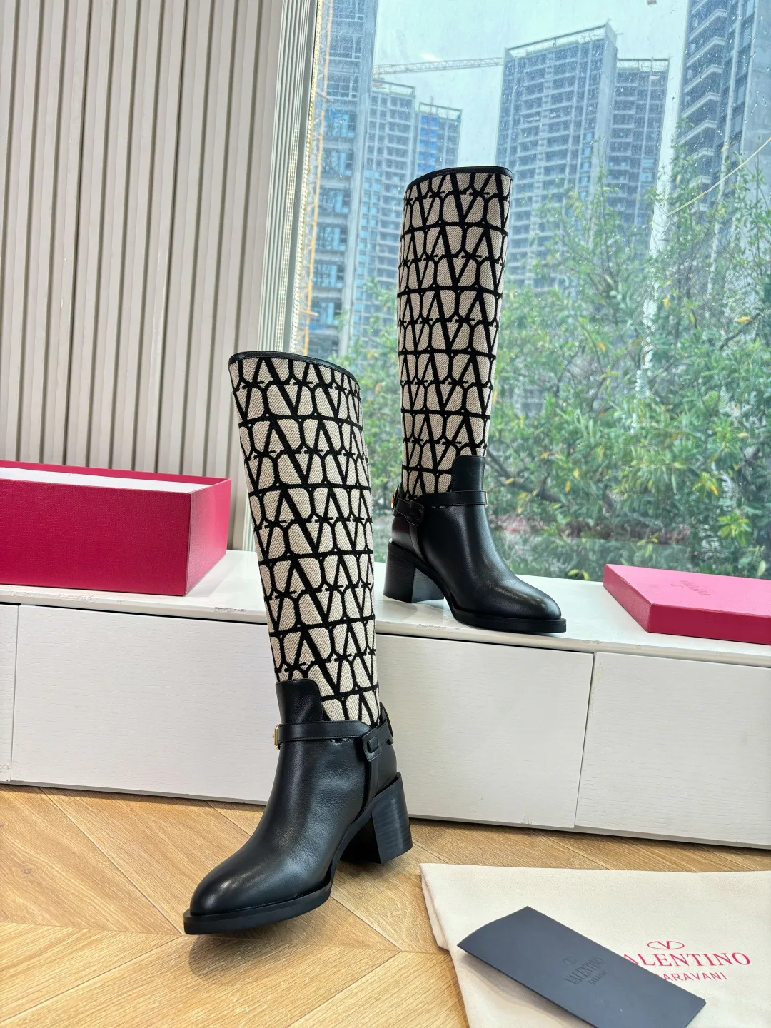 Women's Boots VALENTINO 18356257