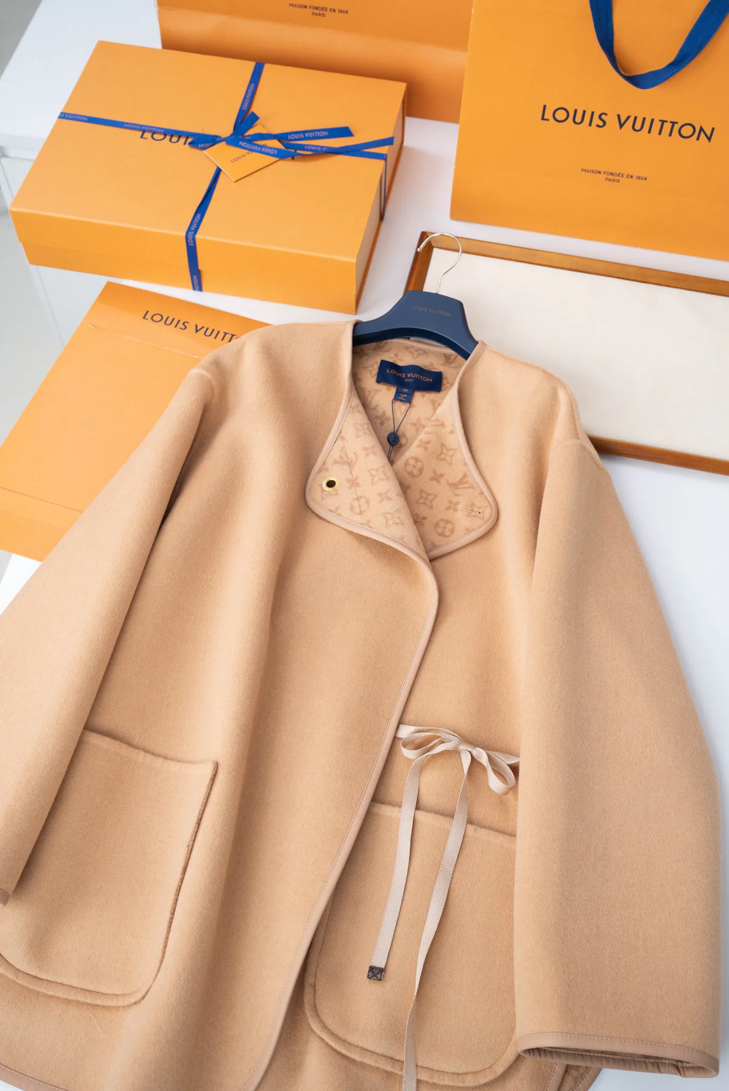 Women's Coats LOUIS VUITTON 18206310