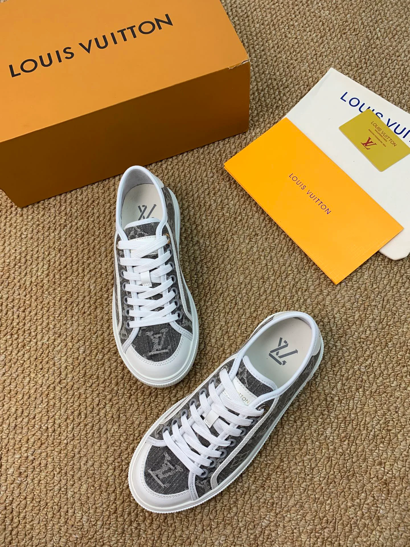 Women's Sneakers LOUIS VUITTON 17545204