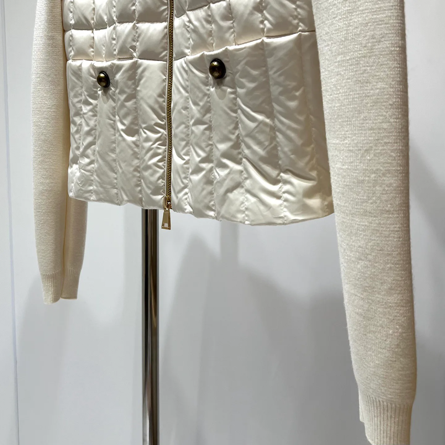 Women's Jackets And Down Jackets MONCLER 18106076