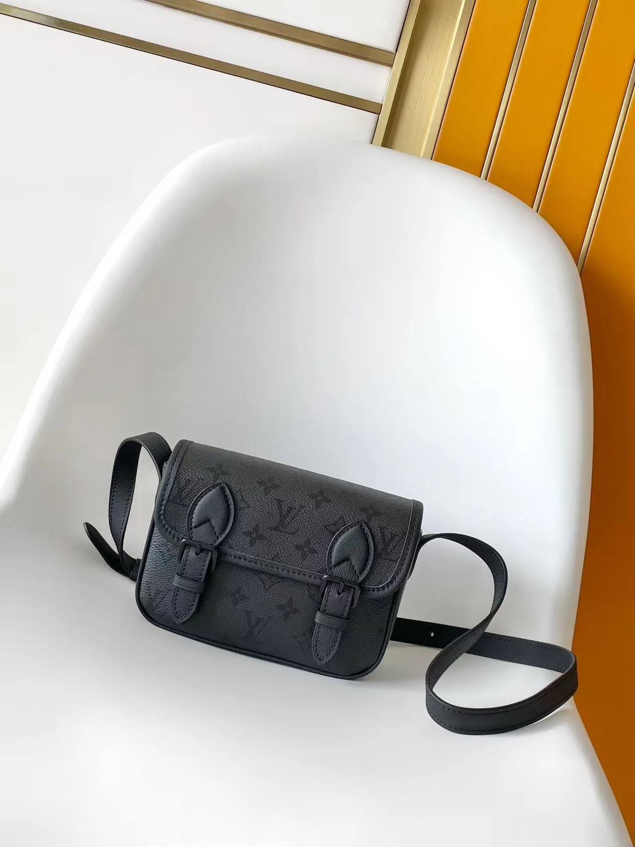 Women's Shoulder Bags LOUIS VUITTON 17948734