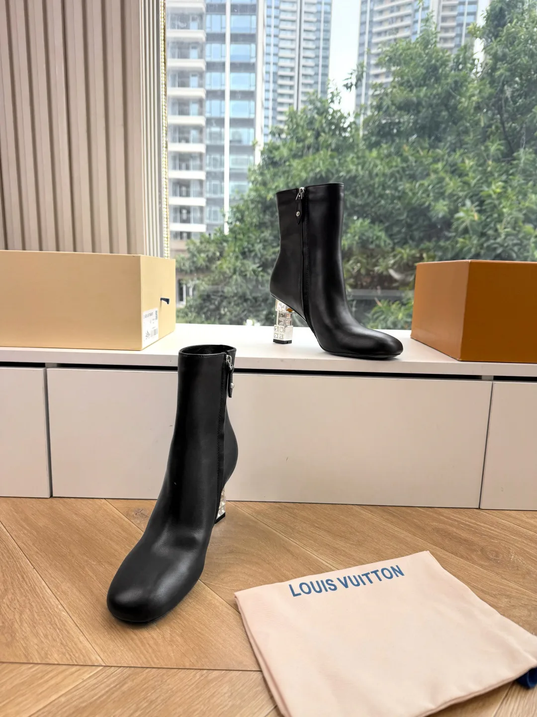 Men's Ankle Boots LOUIS VUITTON 17940265