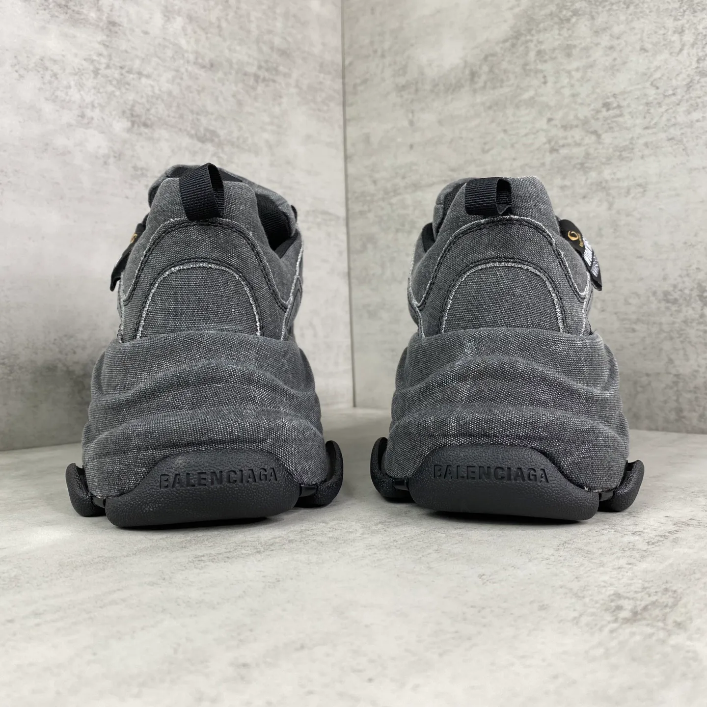 Кроссовки Женские Balenciaga 18686624