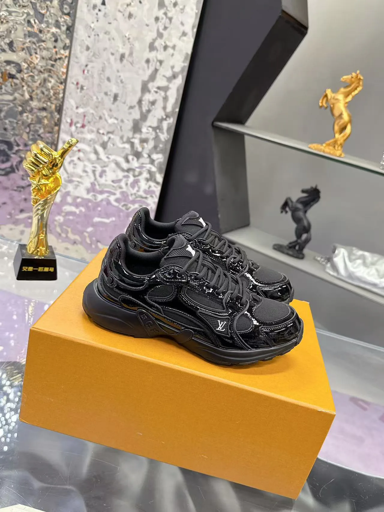 Women's Sneakers LOUIS VUITTON 17530422