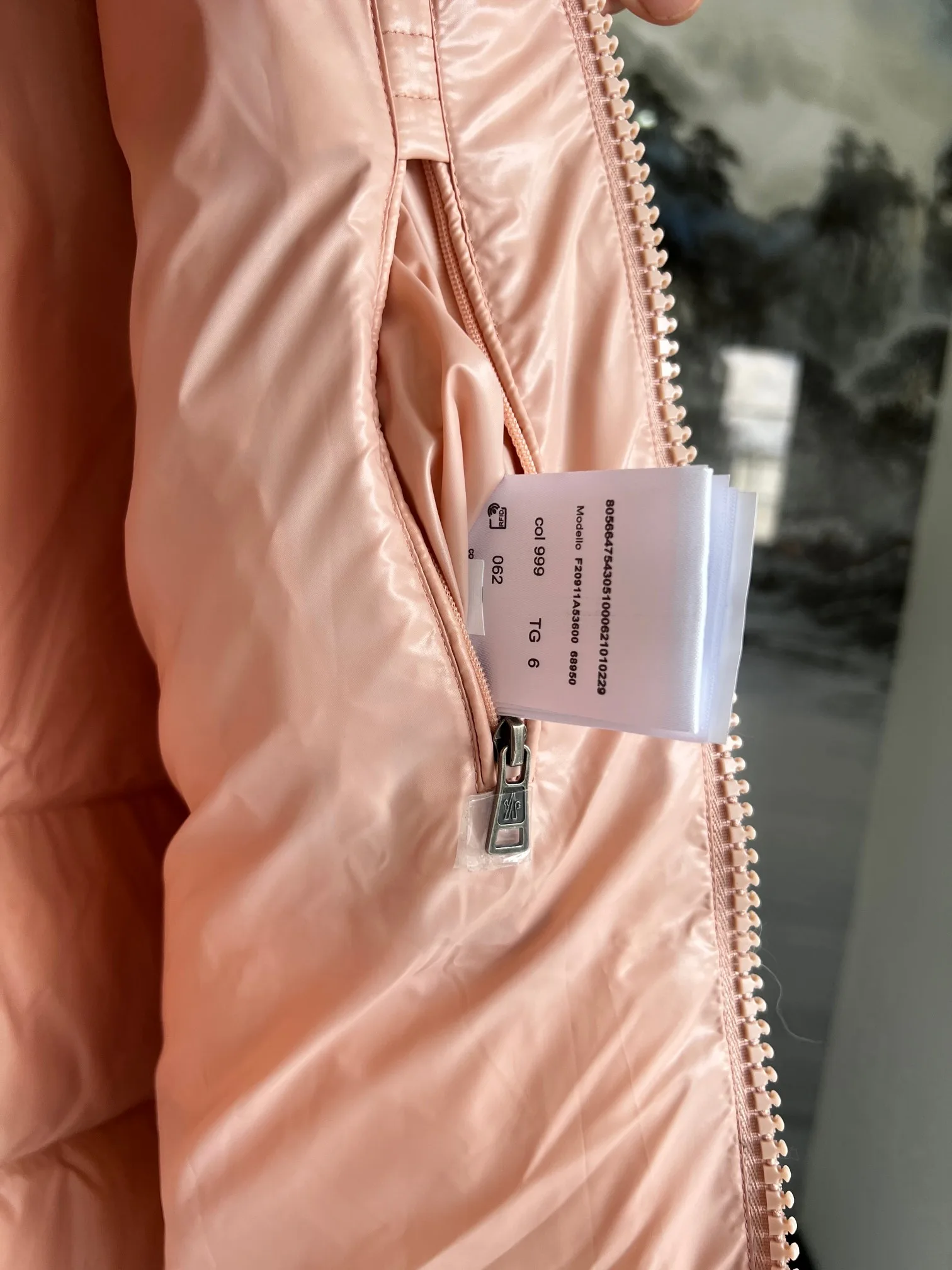 Women's Jackets And Down Jackets MONCLER 18048713